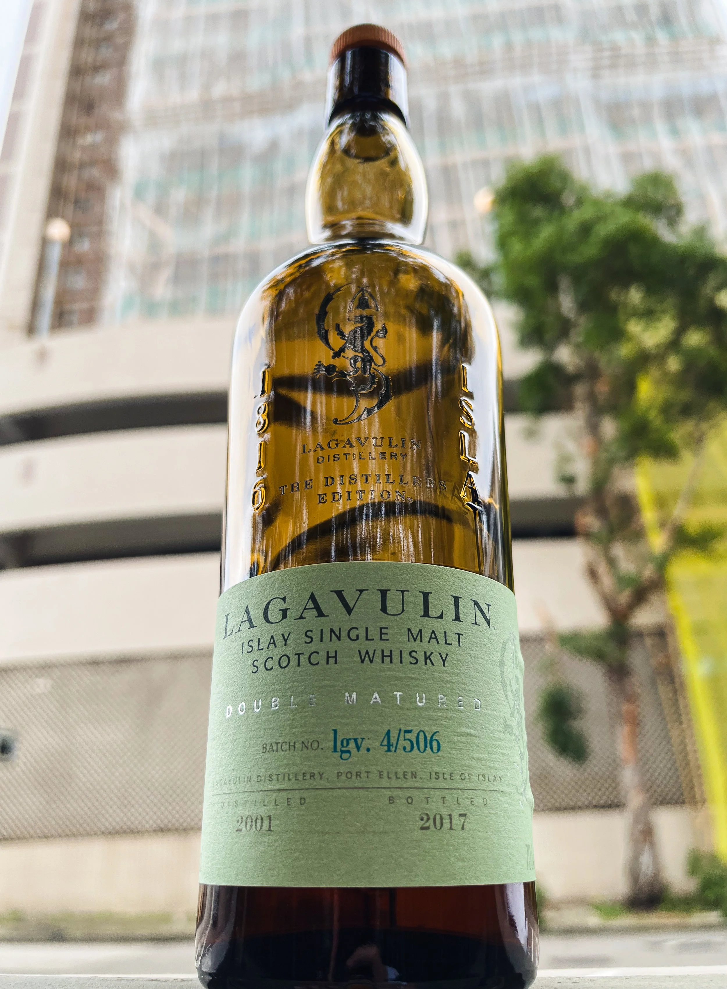 Lagavulin Distiller's Edition — Dramface